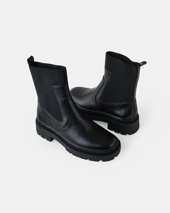 Black boots melbourne deals